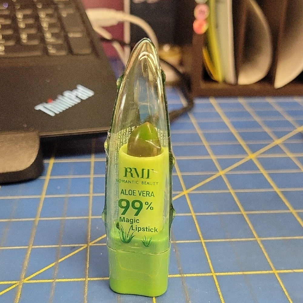 RMT "Romantic Beauty Aloe Vera 99% Magic Lipstick" New Sealed